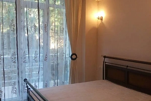 Апарт-отели в Ласпи, "С вина горы и можжевеловую рощу" 2х-комнатная апарт-отель - фото