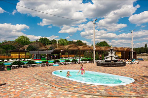 Гостевые дома Краснодара с бассейном, "Лесная Сказка" гостиничный комплекс с бассейном - раннее бронирование