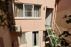 Снять жилье в Дивноморском, частный сектор посуточно в сентябре, этаж под-ключ Кошевого 15/а кв 14 - фото
