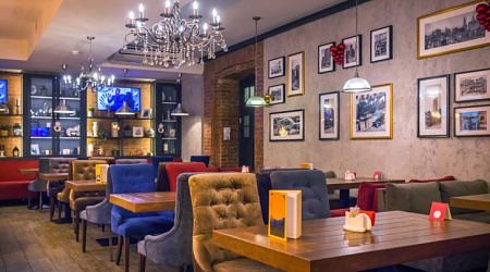 Кафе с лучшими видами на Неву в начале весны в Санкт-Петербурге