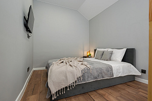 "Двухуровневая Фрезеровщиков 59" квартира-студия