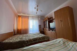Отели Гудауты с собственным пляжем, 1-комнатная Кистрикская 34 с собственным пляжем - забронировать номер