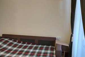 Квартиры Абхазии летом, 1-комнатная-студия Аиааира 140 (пр-кт Мира) летом - раннее бронирование