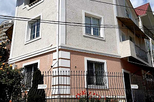 Квартиры Гурзуфа на месяц, "Апартаменты с двориком" 1-комнатная-студия на месяц - фото