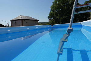 Гостевые дома Голубой Бухты с бассейном, "Семейный дворик" с бассейном - цены