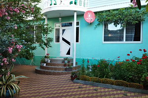 Гостевые дома Адлера с детской площадкой, "Добро пожаловать" с детской площадкой - фото