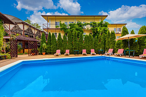 Гостевые дома Голубой Бухты с бассейном, "Ашамба" с бассейном - фото