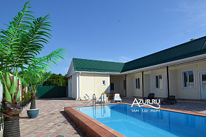 Гостевые дома Кучугур с бассейном, "Причал" с бассейном - фото