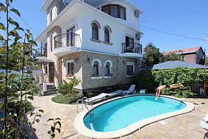 Гостевые дома Алушты с бассейном, "Оазис" с бассейном - фото