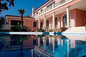 Дома Гурзуфа с бассейном, "Villa Rose" с бассейном - фото