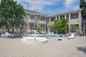 Отели Алупки с бассейном, "Вилла Мария Хитрово" с бассейном - фото