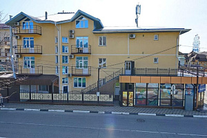 Гостевые дома Лазаревского на набережной, "Азимут" на набережной - забронировать номер