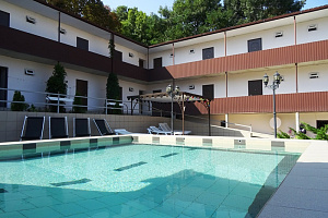 Гостевые дома Геленджика с бассейном, Каштановая 23 с бассейном - фото