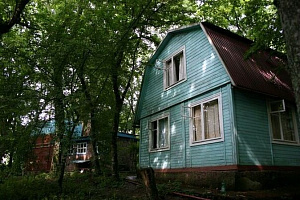 Гостевые дома Бетты с бассейном, "Черномор и Ко" с бассейном