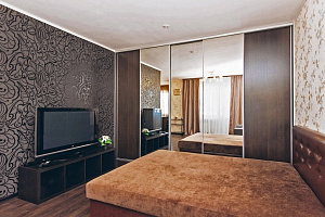 Апарт-отели в Екатеринбурге, "Гостиный Дворъ и Ко на Щорса" апарт-отель апарт-отель - фото