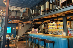 "Prince & Horse Pub"