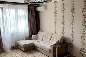 Гостиницы Азова с бассейном, комната под-ключ Ленина 30 с бассейном - фото