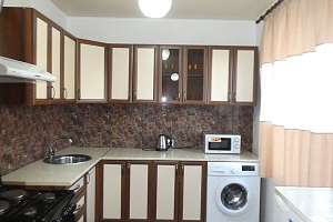 Квартиры Абхазии с кухней, 2х-комнатная Адыгейская 7 кв 3 с кухней - раннее бронирование