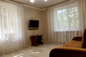 Дома Кисловодска в горах, 2х-комнатная Карла Либкнехта 33 в горах - фото