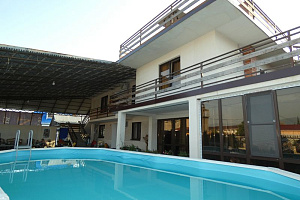 Гостевые дома Абхазии с бассейном, "У Арины" с бассейном - фото