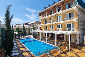 Отели Судака с бассейном, "Семейный Отель Канария" с бассейном - фото