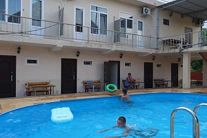 Гостевые дома Новомихайловского с бассейном, "Вид" с бассейном - фото