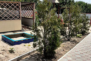 Отдых в Должанской с бассейном, "Гостевой двор" с бассейном - фото