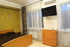 Квартиры Ялты с балконом, 1-комнатная Чехова 25 с балконом - раннее бронирование