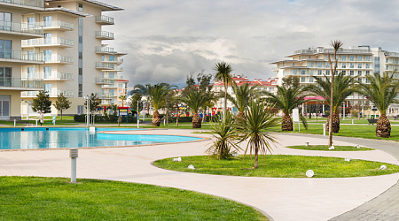 Центр Адлера или побережье: какой район выбрать для проживания в гостевых домах