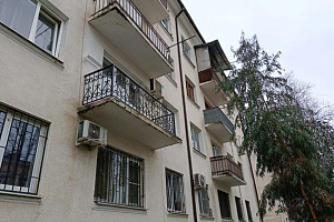 Квартиры Абхазии с кухней, 1-комнатная Воронова 24 кв 5 с кухней