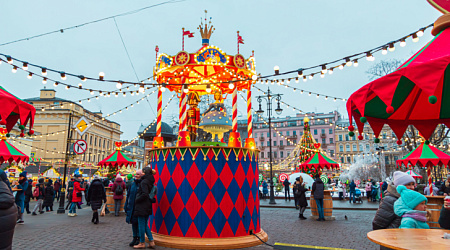 Куда сходить на новогодние праздники в СПб: лучшие ярмарки, катки и световые шоу