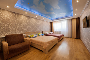 Гостиницы Самары для отдыха с детьми, 2х-комнатная Мичурина 150 для отдыха с детьми