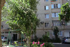 Квартиры Ейска в центре, 2х-комнатная Свердлова 126 кв 38 в центре - фото