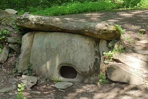 Дольмены Красной Поляны