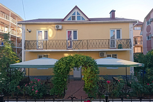 Гостевые дома Николаевки с бассейном, "Афина" с бассейном