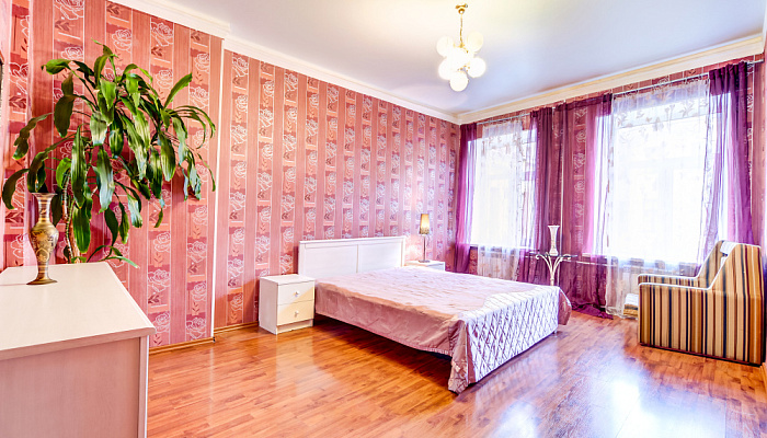 &quot;У Эрмитажа&quot; 2х-комнатная квартира в Санкт-Петербурге - фото 1