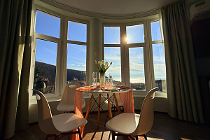 "Для пятерых с видом на море" номер