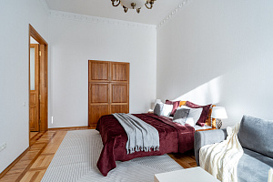 "С видом на канал Грибоедова 35" 3х-комнатная квартира