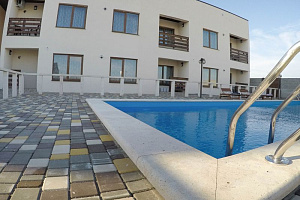 Отели Черноморского с бассейном, "Апартаменты Кипарис" с бассейном