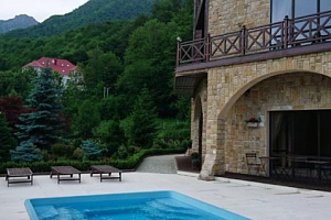 Дома Красной Поляны в горах, "Роскошная Вилла с Бассейном" в горах - фото