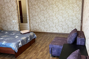 Гостиницы Перми на трассе, 2х-комнатная Комсомольский 33 мотель - забронировать номер