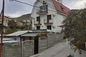 Гостевые дома Орджоникидзе с бассейном, "Мелисса" с бассейном - фото