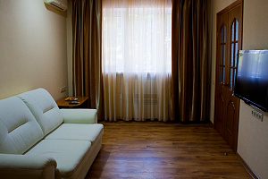 Отели Новороссийска курортные, 1-комнатная Толстого 11 курортные - забронировать номер