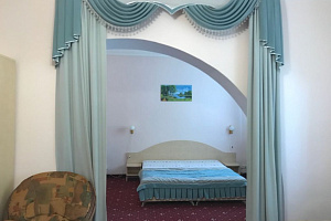 Отели Ялты с бассейном, "Вилла Рената Ибрагимова" мини-отель с бассейном - цены