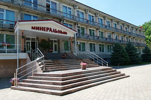 Гостиницы Хадыженска с бассейном, "Минеральный" с бассейном - фото