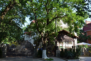Гостевые дома Геленджика на набережной, "Лукоморье Коттедж" на набережной - фото