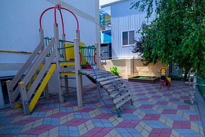 Гостевые дома Витязево с детской площадкой, "Ника" с детской площадкой