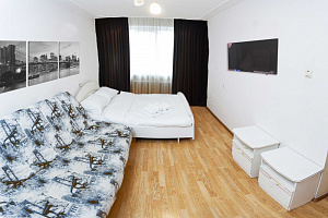 Квартиры Тюмени в центре, 2х-комнатная Валерии Гнаровской 10 корп 2 в центре - фото
