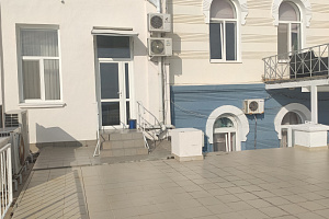 Квартиры Ялты в центре, 1-комнатная набережная им. Ленина 27 кв 1 в центре - фото