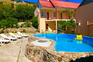 Гостевые дома Судака с бассейном, "Гульсана" с бассейном - фото